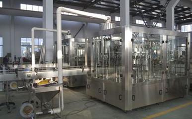 液面灌装矿泉水三合一灌装机 高效精准的饮料灌装设备解析